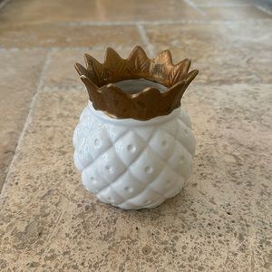 Pineapple shaped mini pot/planter